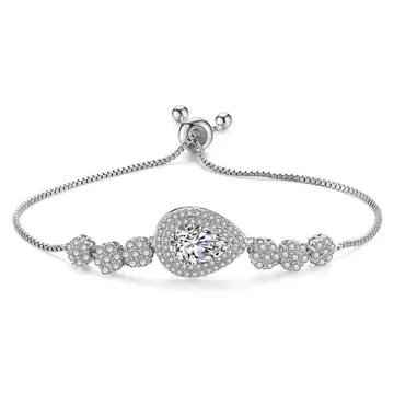 Bracelet à fermoir coulissant et centre pavé
