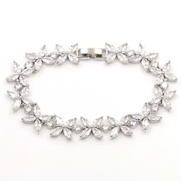 Bracelet entièrement orné de feuilles en cristaux