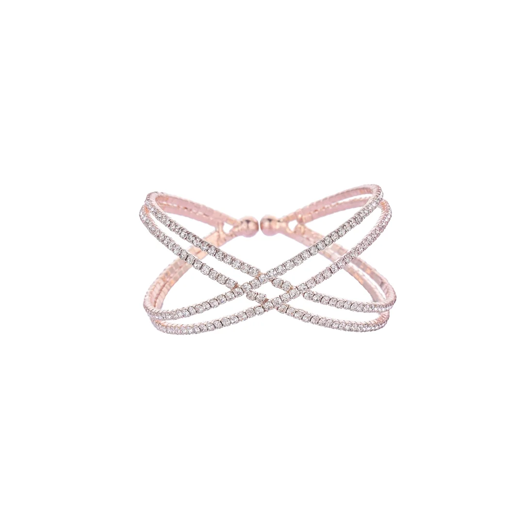 Bracelet ton or rose à croix en cristaux