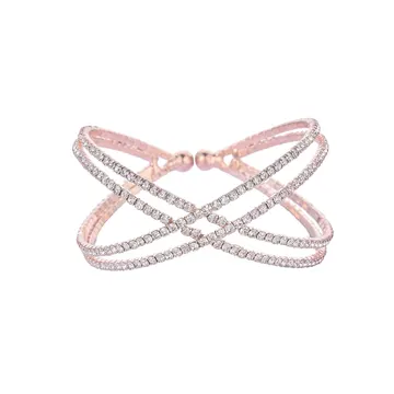 Bracelet ton or rose à croix en cristaux