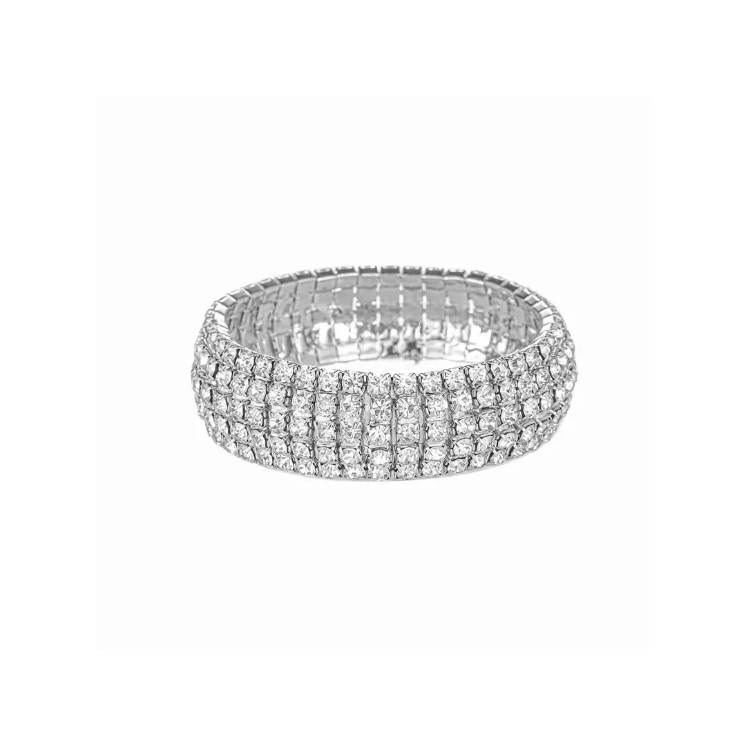 Superposition de bracelets extensibles à cristaux