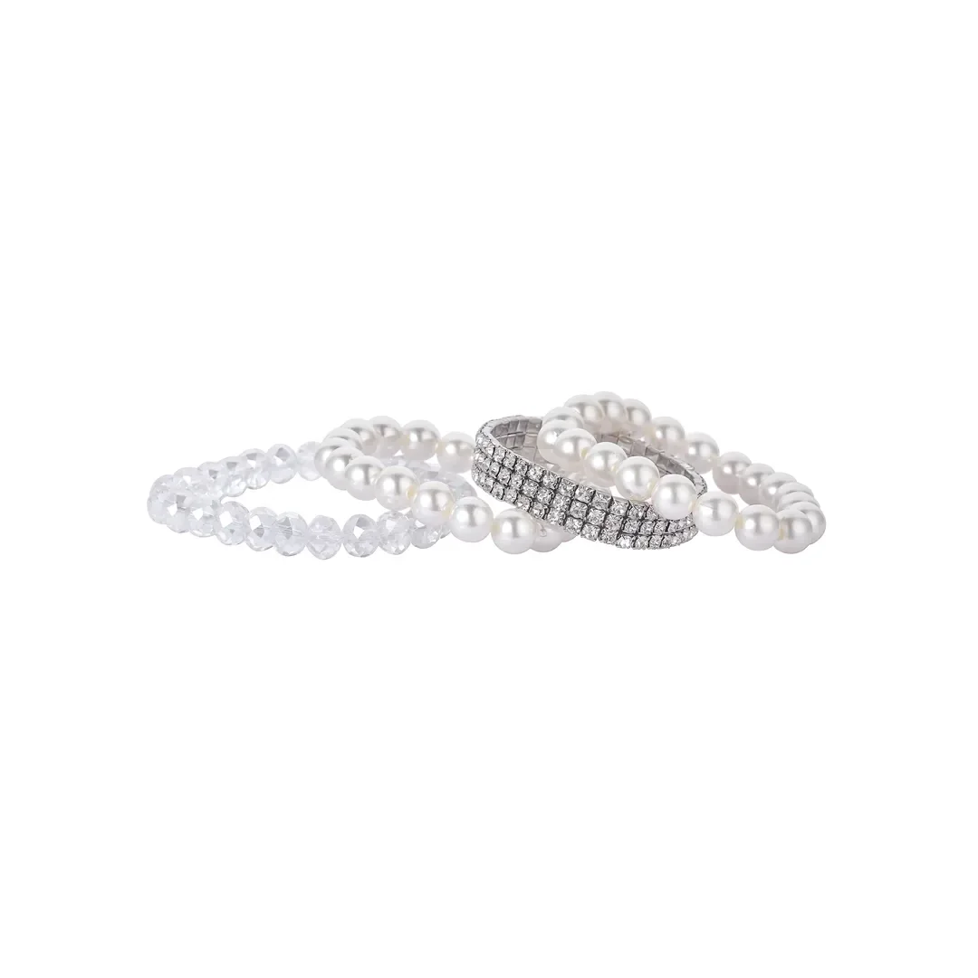 Superposition de bracelets extensibles à détails effet perle et cristaux
