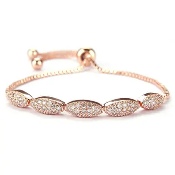 Bracelet ton or rose à ovale pavé et fermoir coulissant